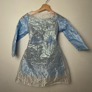 Disney Elsa Frozen Light Up Sound magic powers FsntasInteractive Dress size 4-6